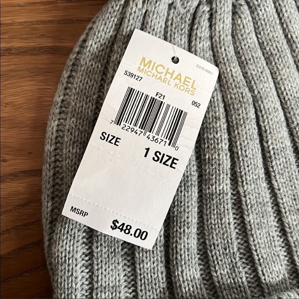 Michael Kors Beanie one size NWT gray soft Pom pom  knit - Picture 2 of 2